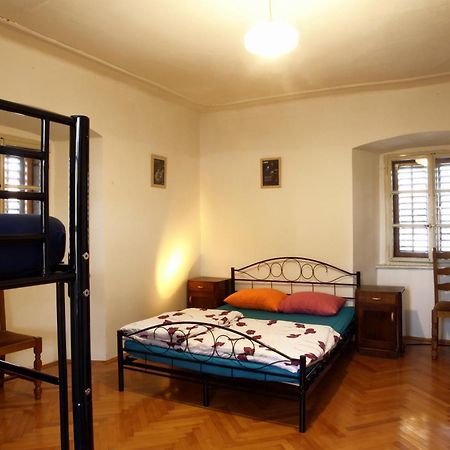 Residence Muzica Bed And Breakfast Komen Exterior photo