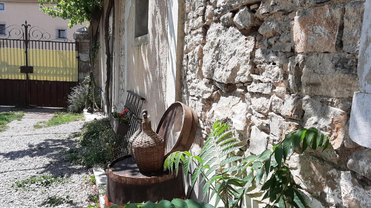 Residence Muzica Bed And Breakfast Komen Exterior photo