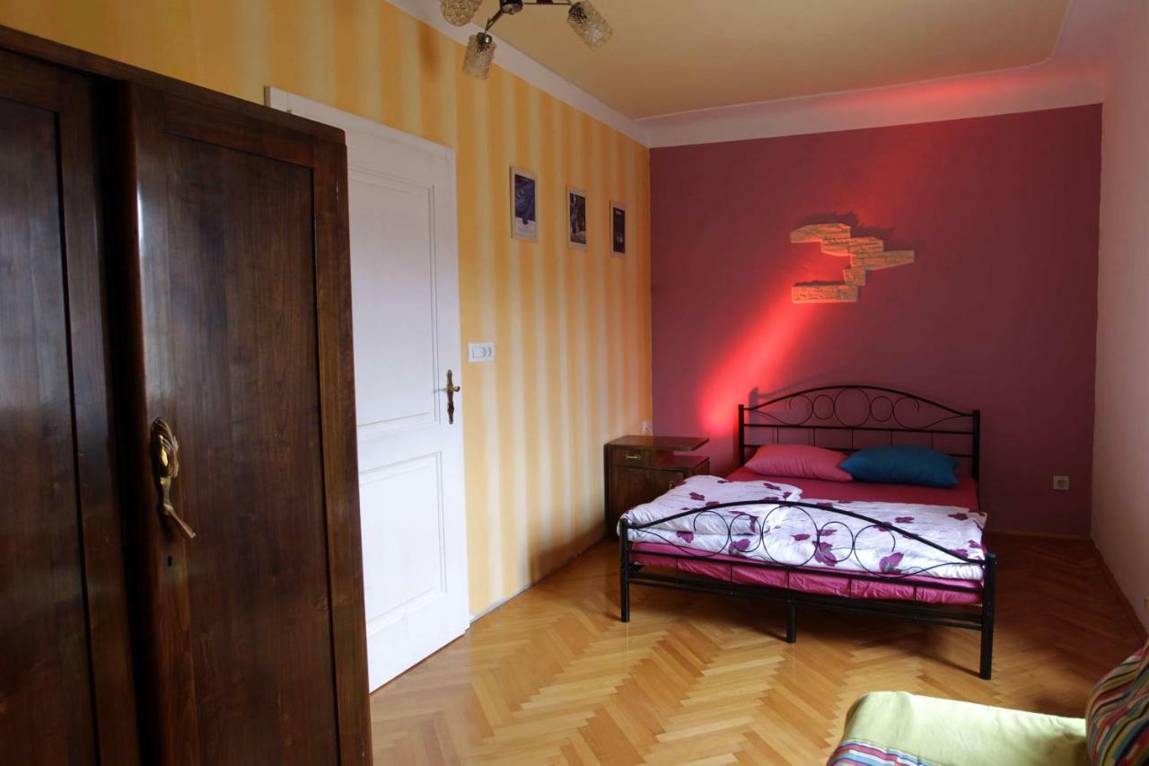 Residence Muzica Bed And Breakfast Komen Exterior photo